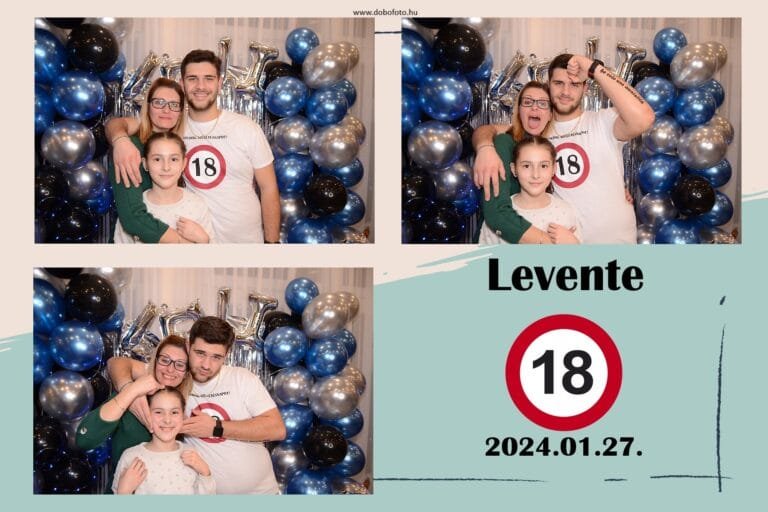 Szelfigép rendezvényre - Színes fotóautomata montázs egy 18. születésnapi buliról, ahol egy fiatal férfi a családtagjaival együtt pózol a selfiebox előtt. Az első képen egy nő és egy gyermek áll mellette, mosolyogva a kamerába, míg a háttérben kék, fekete és ezüst léggömbök és egy nagy "18" dekoráció látható. A második képen játékos gesztusokkal pózolnak, a születésnapos fiatal férfi viccesen a fejéhez emeli a kezét. Az utolsó képen a család meghitt pillanatot örökít meg, miközben egymást ölelik és mosolyognak. A montázs jobb oldalán a születésnapos neve és egy 18-as korhatár tábla jelzi az ünnepi eseményt.