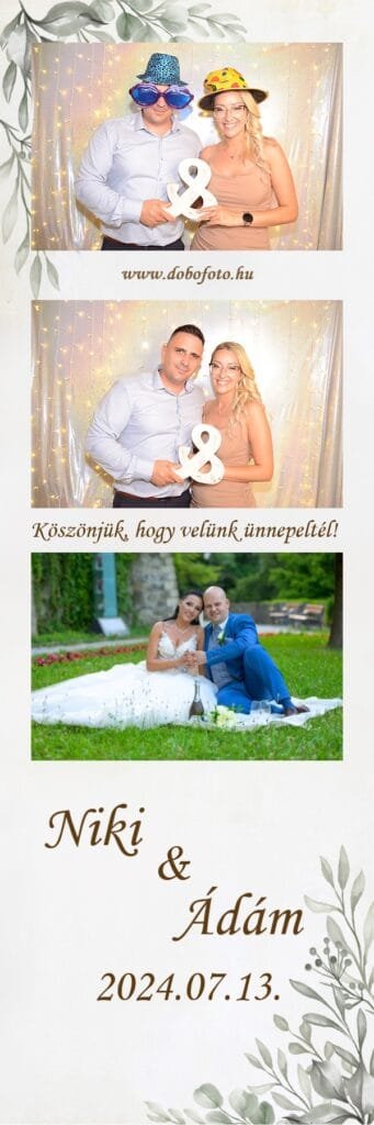 Színes fotóautomata képsorozat egy esküvői rendezvényről, ahol egy elegánsan öltözött pár bohókás kalapokkal és óriási napszemüvegekkel pózol a selfiebox előtt, kezükben egy „&” jel szimbólummal. A háttér meleg fényfüzérekkel van dekorálva, fokozva az ünnepi hangulatot. A második képen ugyanez a pár már vicces kellékek nélkül, kedvesen mosolyogva áll a kamerába. Az alsó kép egy romantikus pillanatot ábrázol, ahol a menyasszony és a vőlegény egy kertben ölelkezve ülnek. A fotóbox tökéletes választás esküvőkre, évfordulókra, családi eseményekre és céges rendezvényekre, hogy a vendégek kreatív és vidám emlékeket készíthessenek.