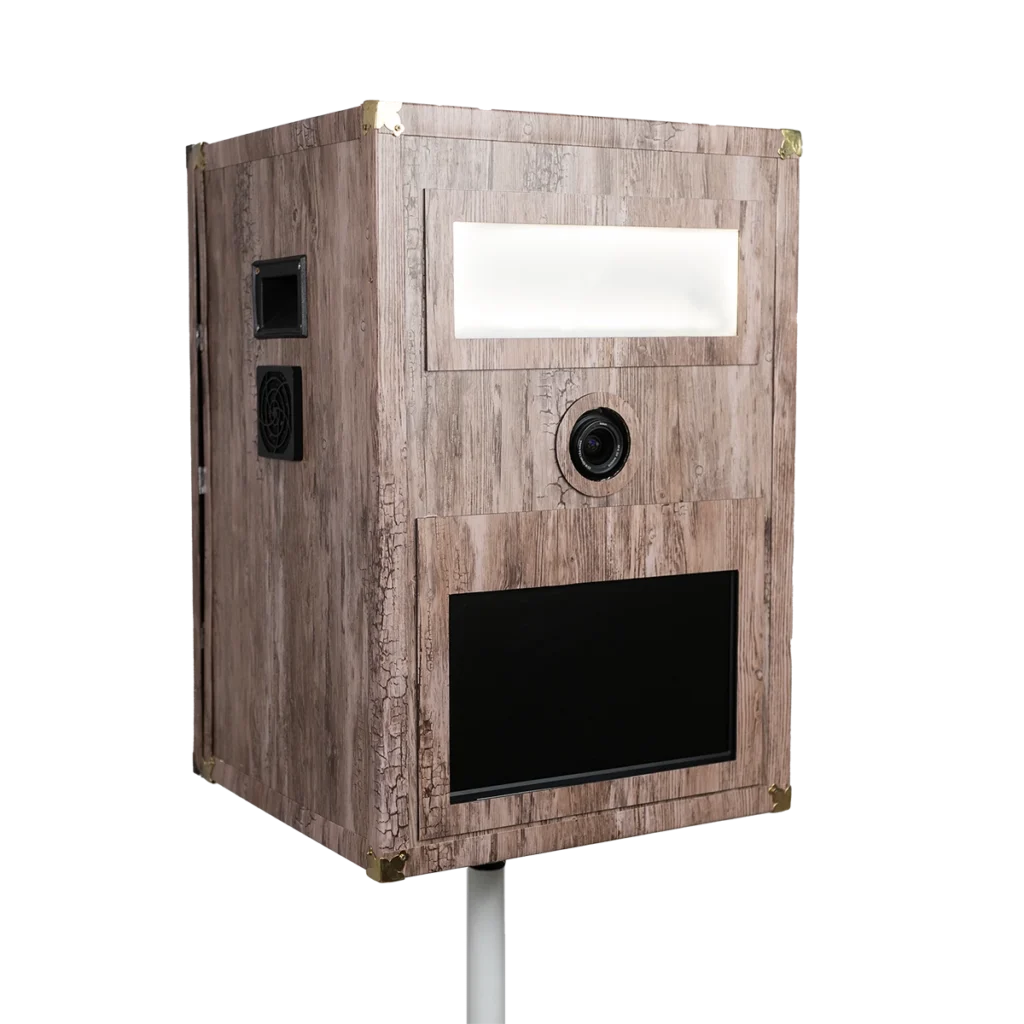 Fahatású vintage selfiebox beépített kamerával és érintőképernyővel, tökéletes választás esküvőkre, céges eseményekre és partikra.