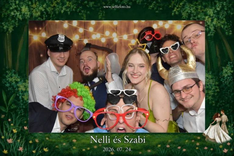 Selfiebox bérlés 2026 – Paripa Csárda: egyedi keretes fotónyomat vicces kellékes vendégfotókkal